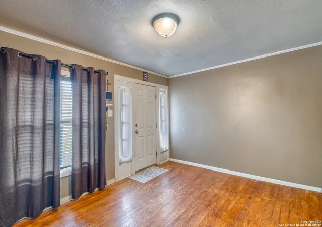 Photo 3 of Single family home for sale at 111 E Leona St, Uvalde, TX 78801 | MLS# 1792610 | Listing updated on 2025-08-29
