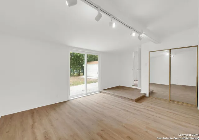 Photo 4 of Single family home for sale at 2006 Edison Dr, San Antonio, TX 78201 | MLS# 1792786 | Listing updated on 2025-01-25