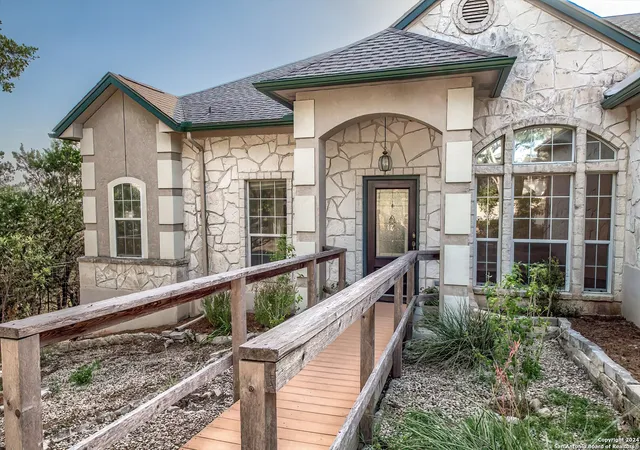 2nd image of 1190 Northlake Dr, Lakehills, TX 78063 | MLS# 1793331
