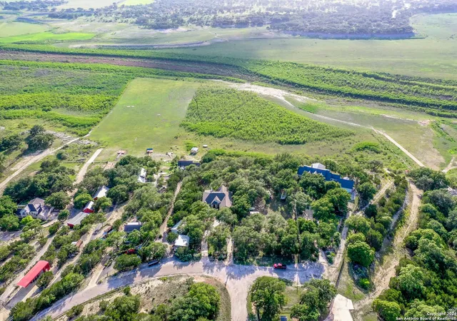 3rd image of 1190 Northlake Dr, Lakehills, TX 78063 | MLS# 1793331