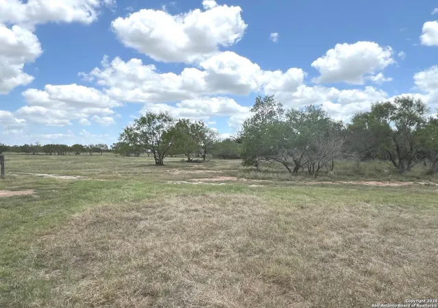 Photo 4 of House for sale at 8136 Leal Rd, Pleasanton, TX 78064 | MLS# 1794929 | Listing updated on 2026-06-18