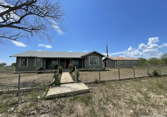 4th image of 6220 Fm 2676, Hondo, TX 78861 | MLS# 1795502
