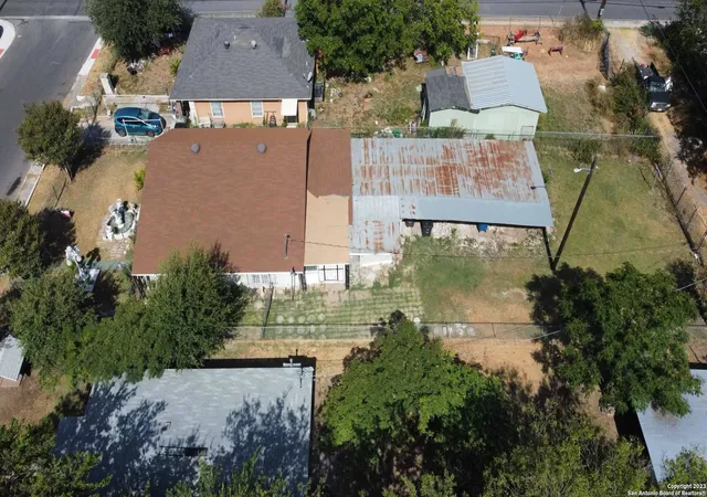 Photo 3 of Sale Pending at 3927 W Travis St, San Antonio, TX 78207 | MLS# 1795518 | Listing updated on 2025-11-10