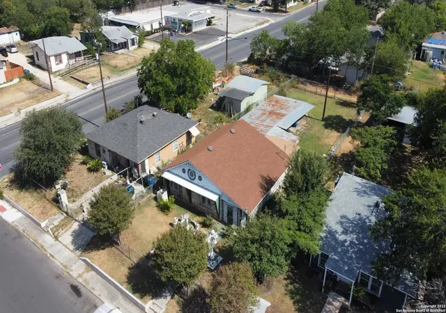 Photo 4 of Sale Pending at 3927 W Travis St, San Antonio, TX 78207 | MLS# 1795518 | Listing updated on 2025-11-10