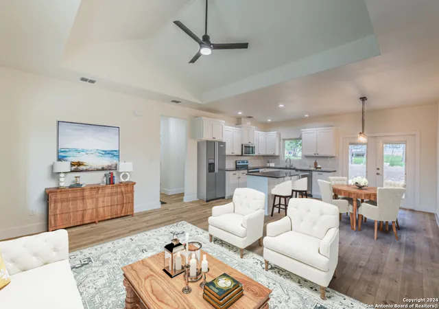 Photo 3 of Single family home for sale at 635 Cactus Flower, Canyon Lake, TX 78133 | MLS# 1795732 | Listing updated on 2025-11-05