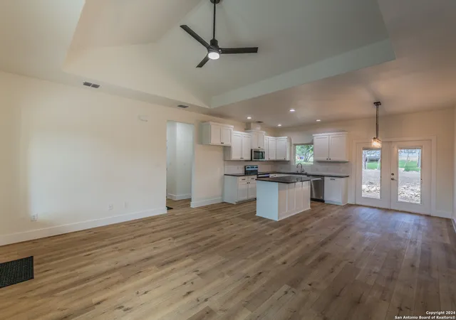 Photo 4 of Single family home for sale at 635 Cactus Flower, Canyon Lake, TX 78133 | MLS# 1795732 | Listing updated on 2025-11-05