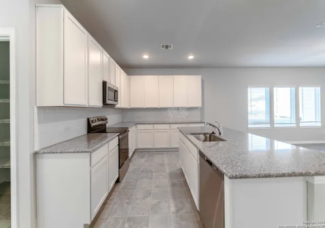 Photo 4 of Single family home for sale at 988 Gray Cloud, New Braunfels, TX 78130 | MLS# 1796030 | Listing updated on 2025-10-17