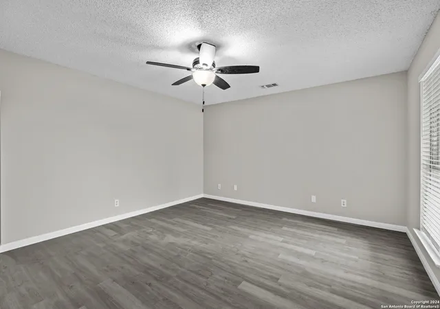Photo 4 of Single family home for sale at 430 S Acme Rd, San Antonio, TX 78237 | MLS# 1796046 | Listing updated on 2025-06-23