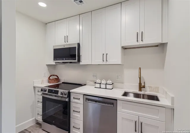 3rd image of 7711 Broadway #26C, San Antonio, TX 78209 | MLS# 1796164