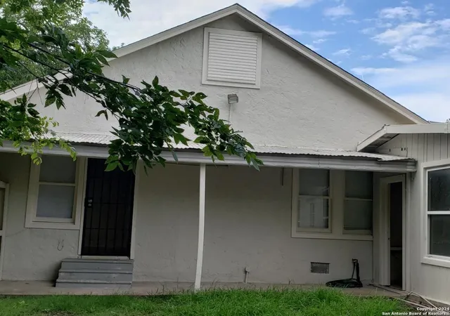 Photo 3 of Single family home for sale at 1406 Hicks Ave, San Antonio, TX 78210 | MLS# 1796280 | Listing updated on 2026-01-28