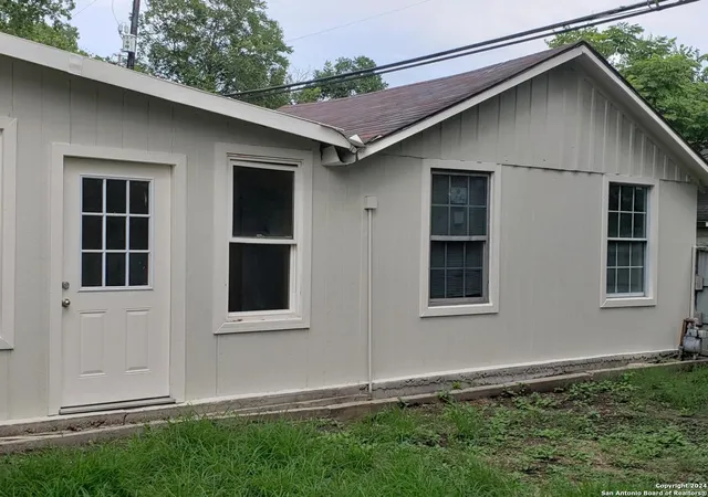 Photo 3 of Single family home for sale at 1406 Hicks Ave, San Antonio, TX 78210 | MLS# 1796280 | Listing updated on 2026-01-28