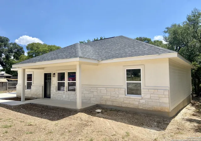 Photo 1 of Single family home for sale at 1929 Desiree St, Canyon Lake, TX 78133 | MLS# 1796474 | Listing updated on 2025-08-20