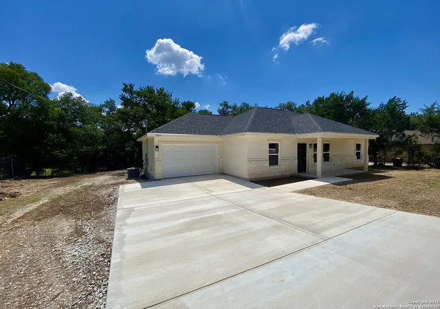 Photo 1 of Single family home for sale at 1929 Desiree St, Canyon Lake, TX 78133 | MLS# 1796474 | Listing updated on 2025-08-20