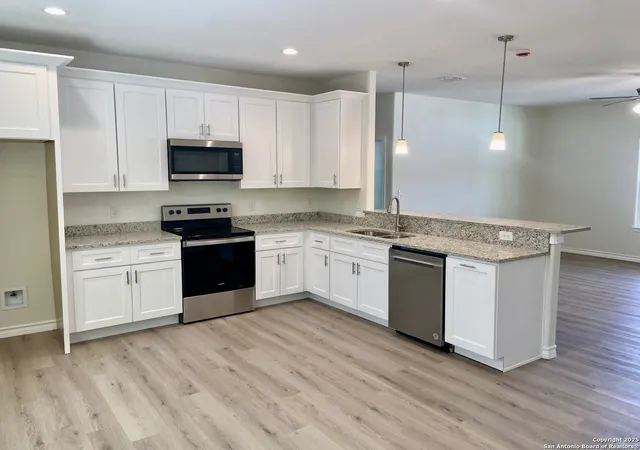 Photo 4 of Single family home for sale at 1929 Desiree St, Canyon Lake, TX 78133 | MLS# 1796474 | Listing updated on 2025-08-20