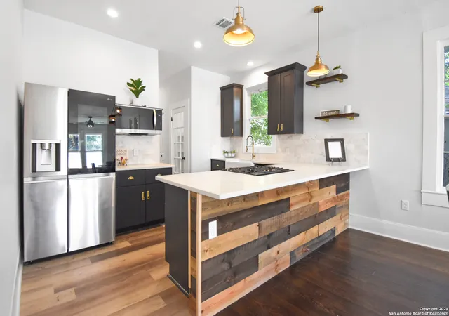 Photo 3 of Sale Pending at 823 N Palmetto, San Antonio, TX 78202 | MLS# 1798968 | Listing updated on 2026-05-11