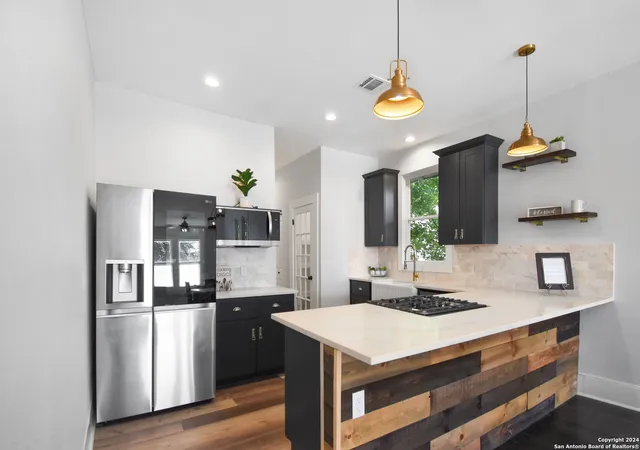 Photo 3 of Sale Pending at 823 N Palmetto, San Antonio, TX 78202 | MLS# 1798968 | Listing updated on 2026-05-11