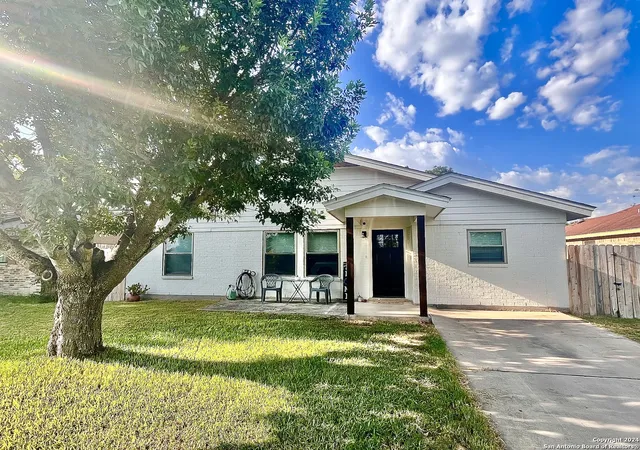 Photo 1 of Single family home for sale at 448 Melody, Uvalde, TX 78801 | MLS# 1800515 | Listing updated on 2025-10-25