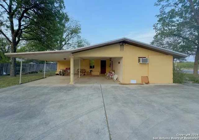 4th image of 1112 Garner Field Rd, Uvalde, TX 78801 | MLS# 1800684