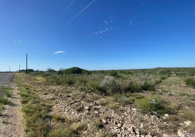4th image of 153 Legend Hills Rd, Uvalde, TX 78801 | MLS# 1800758