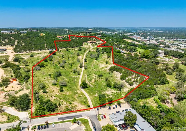 Photo 4 of Single family home for sale at 230 Waggoman Dr, Kerrville, TX 78028 | MLS# 1801089 | Listing updated on 2025-08-17