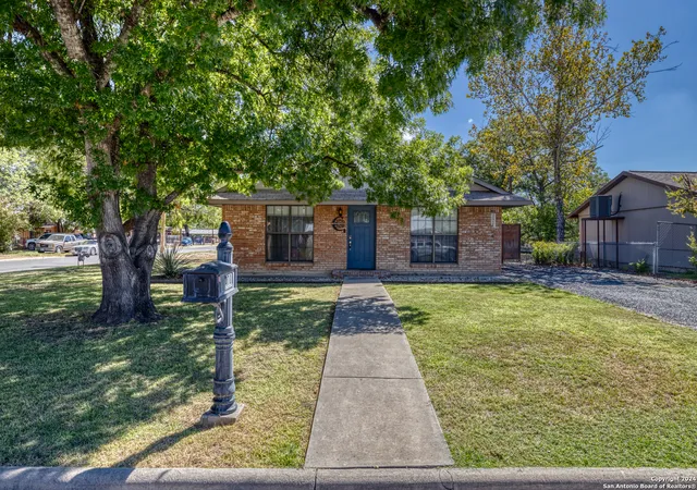 Photo 1 of Sale Pending at 470 N Crisp St, Uvalde, TX 78801 | MLS# 1802084 | Listing updated on 2026-01-01