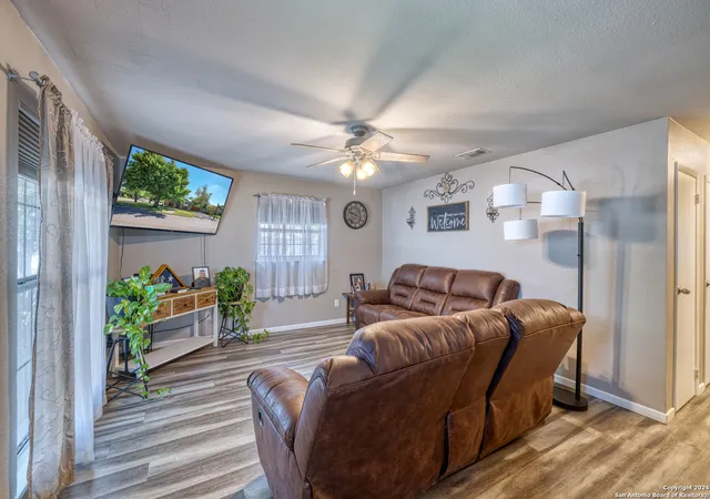 Photo 3 of Sale Pending at 470 N Crisp St, Uvalde, TX 78801 | MLS# 1802084 | Listing updated on 2026-01-01
