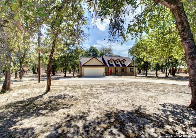 Photo 1 of Single family home for sale at 193 County Road 6872, Natalia, TX 78059 | MLS# 1802176 | Listing updated on 2025-02-18