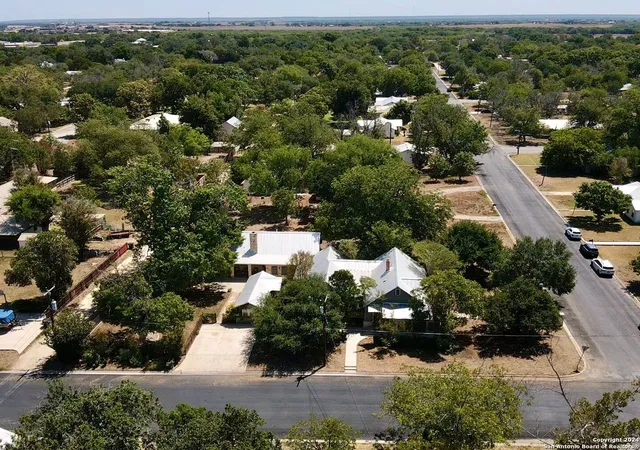 2nd image of 1212 29th St, Hondo, TX 78861 | MLS# 1803305