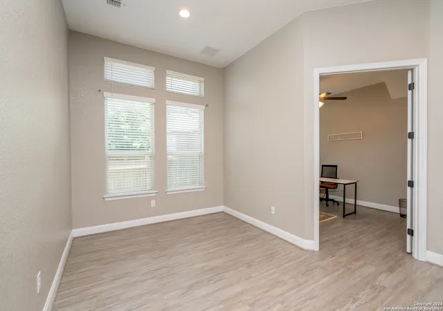 Photo 3 of Single family home for sale at 913 Calabria, Cibolo, TX 78108 | MLS# 1803677 | Listing updated on 2025-03-10