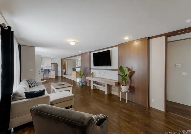 Photo 2 of Manufactured home for sale at 125 Skyline Rdg, San Marcos, TX 78666 | MLS# 1805014 | Listing updated on 2025-11-03