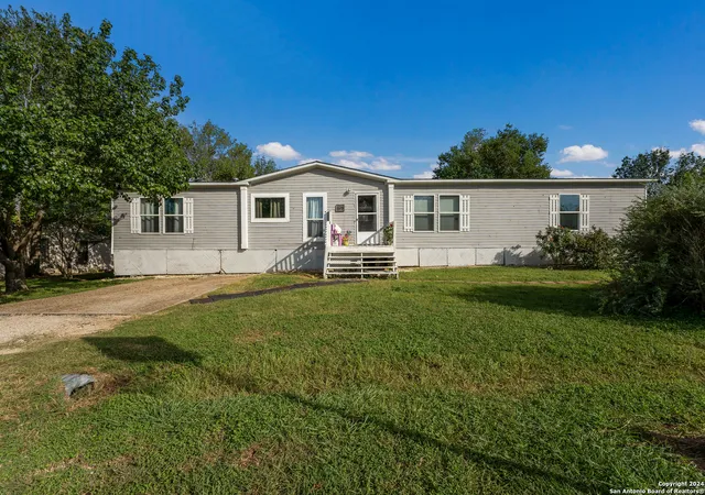 Photo 4 of Manufactured home for sale at 125 Skyline Rdg, San Marcos, TX 78666 | MLS# 1805014 | Listing updated on 2025-11-03