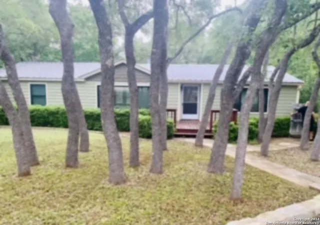 Photo 1 of Manufactured home for sale at 125 Queen Anne Circle, Canyon Lake, TX 78133 | MLS# 1805423 | Listing updated on 2024-09-11