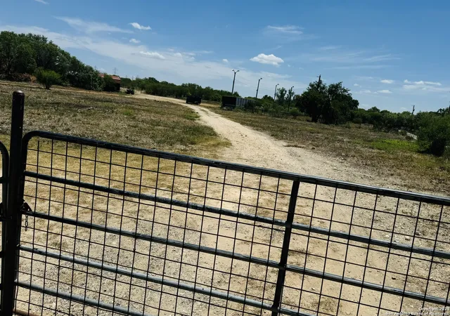Photo 4 of Single family home for sale at 8546 Real Rd, San Antonio, TX 78263 | MLS# 1805657 | Listing updated on 2026-08-10