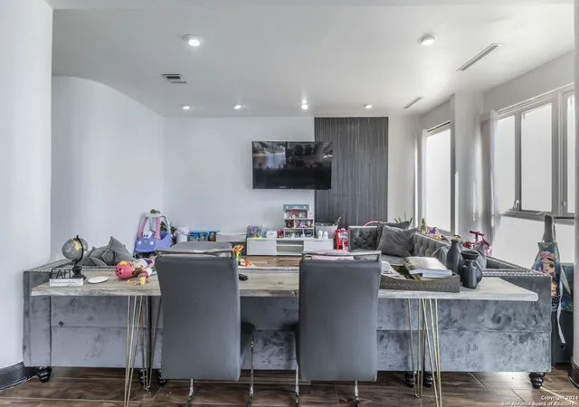 Photo 4 of Condo for sale at 7701 Wurzbach Road #2302, San Antonio, TX 78229 | MLS# 1805761 | Listing updated on 2025-12-30