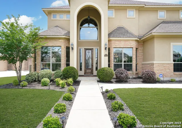 Photo 3 of Sale Pending at 30531 Setterfeld Cir, Boerne, TX 78015 | MLS# 1805985 | Listing updated on 2025-11-14