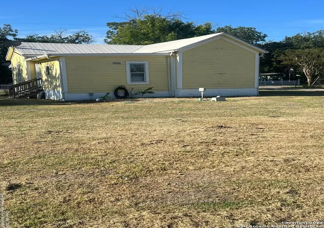 Photo 4 of Single family home for sale at 194 Mckinley Rd, Seguin, TX 78155 | MLS# 1806254 | Listing updated on 2025-04-23