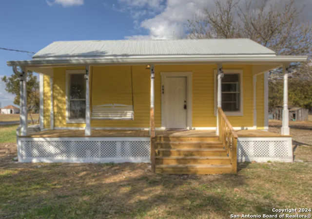 Photo 2 of Single family home for sale at 194 Mckinley Rd, Seguin, TX 78155 | MLS# 1806254 | Listing updated on 2025-04-23