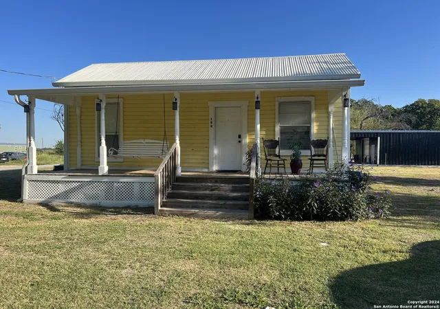 Photo 3 of Single family home for sale at 194 Mckinley Rd, Seguin, TX 78155 | MLS# 1806254 | Listing updated on 2025-04-23