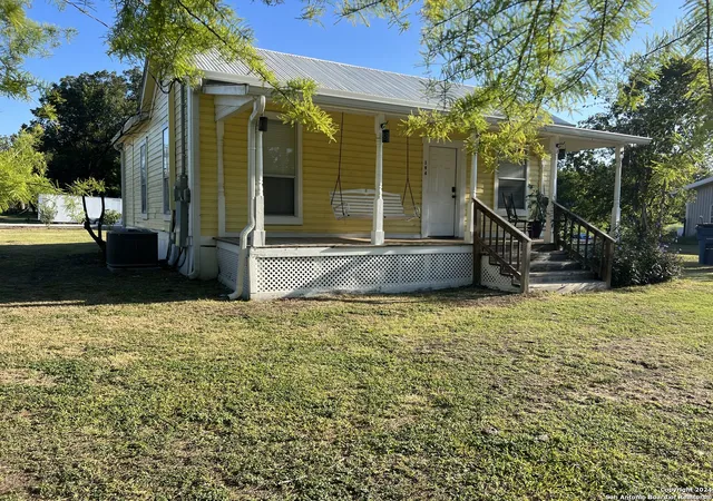 Photo 3 of Single family home for sale at 194 Mckinley Rd, Seguin, TX 78155 | MLS# 1806254 | Listing updated on 2025-04-23