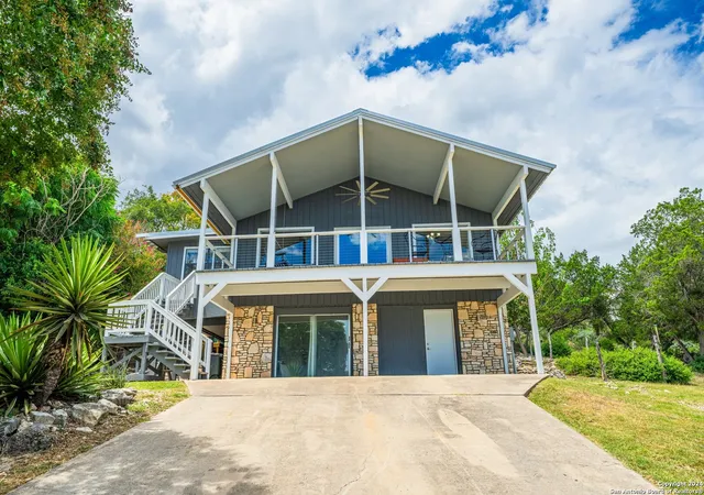 Photo 1 of Single family home for sale at 109 Loma Vista, Kerrville, TX 78028 | MLS# 1806455 | Listing updated on 2025-07-25