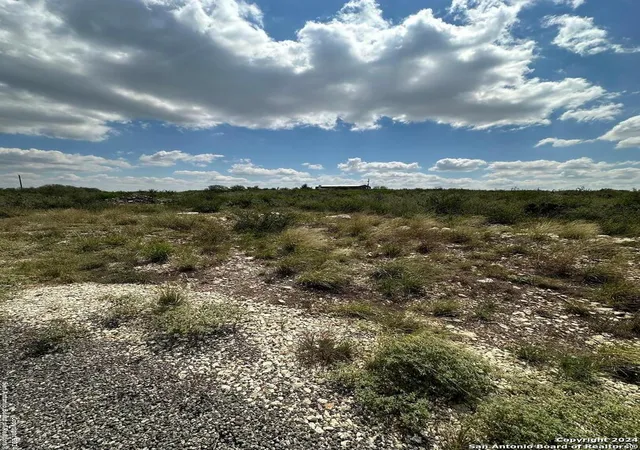 3rd image of 72 Friendship Hills Cir, Uvalde, TX 78801 | MLS# 1806763