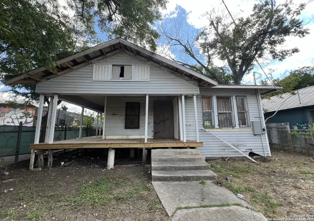 Photo 1 of Single family home for sale at 1322 Hays St, San Antonio, TX 78202 | MLS# 1806923 | Listing updated on 2026-01-06