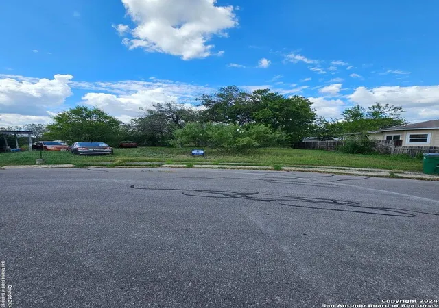 Photo 3 of Sale Pending at 1319 Ilene Lynn St, San Antonio, TX 78224 | MLS# 1807464 | Listing updated on 2026-02-17