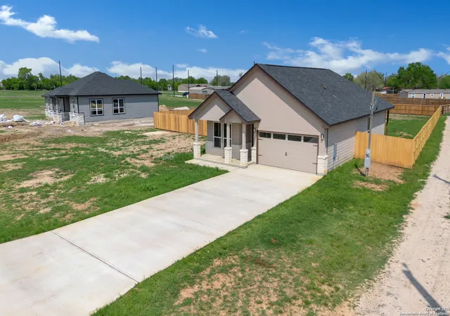 Photo 3 of Sale Pending at 16118 Vaquero Dr, Atascosa, TX 78002 | MLS# 1807749 | Listing updated on 2025-08-20