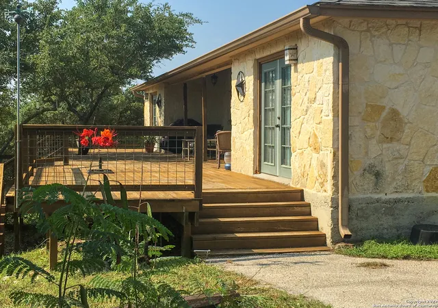 2nd image of 208 Scenic Mountain Dr, Lakehills, TX 78063 | MLS# 1808562