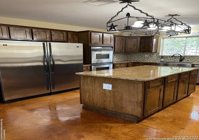 5th image of 208 Scenic Mountain Dr, Lakehills, TX 78063 | MLS# 1808562