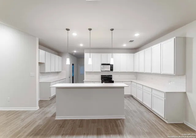 Photo 4 of Single family home for sale at 300 Jills Path, Seguin, TX 78155 | MLS# 1808656 | Listing updated on 2026-04-18