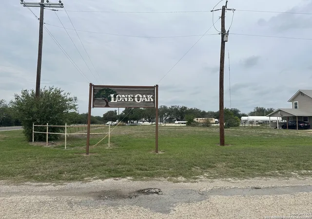 Photo 2 of Single family home for sale at 251 County Road 444, Hondo, TX 78861 | MLS# 1808943 | Listing updated on 2025-12-12