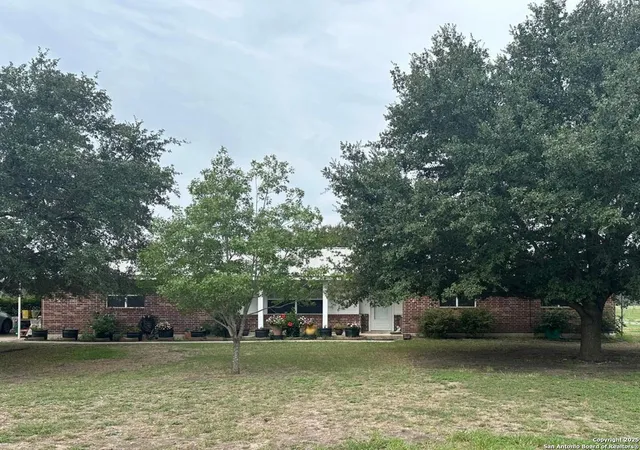 Photo 1 of Single family home for sale at 251 County Road 444, Hondo, TX 78861 | MLS# 1808943 | Listing updated on 2025-12-12