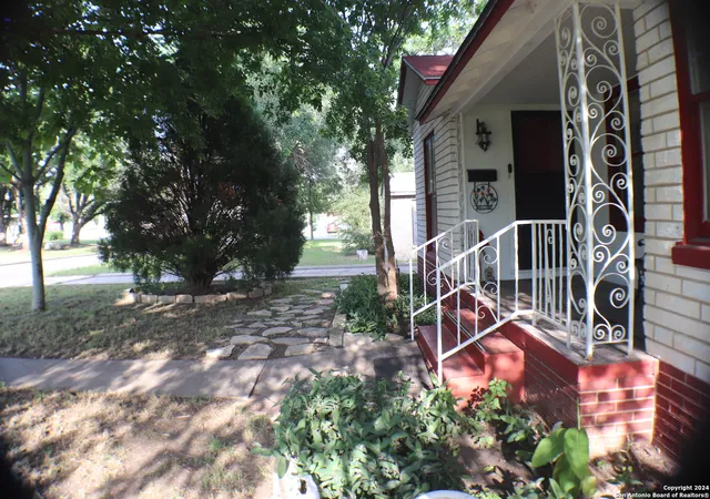 Homes for sale in San Antonio, TX | 2306 W Huisache, San Antonio, TX 78201 | MLS# 1809310
